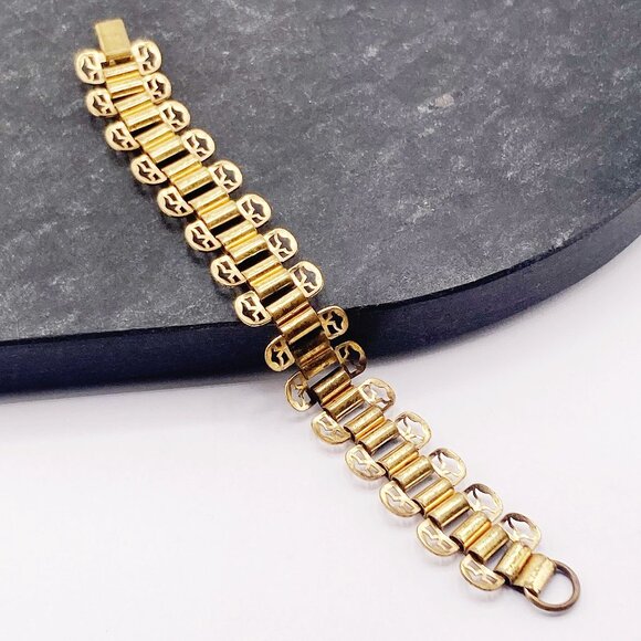 VINTAGE Tahsis, BC, brass souvenir bracelet c. 1930s 1940s 1950s tourist jewelry - Picture 7 of 9